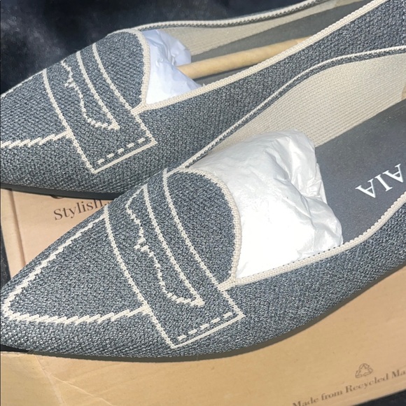 VIVAIA Pointed-Toe Patterned Flats - Picture 7 of 11